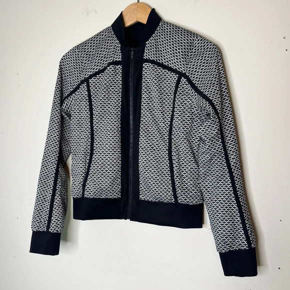 Lululemon Bomb Around Zip up Jacket Reversible Monochromic Black Size 2 - Picture 13 of 15